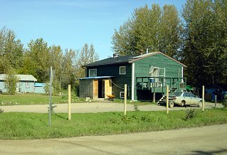 Wohnhaus in Fort Liard [319 x 228 Pixel @ 24 KB]